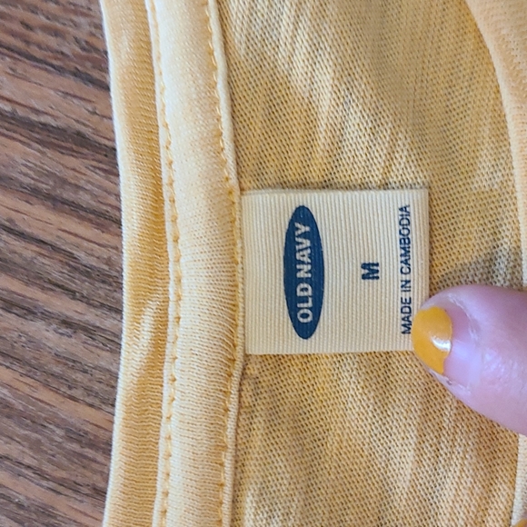 Yellow top - Picture 2 of 6